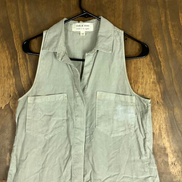 Anthropologie Cloth & Stone Womens Shirt Green Sleeveless Button Down VNeck XS - Picture 2 of 13